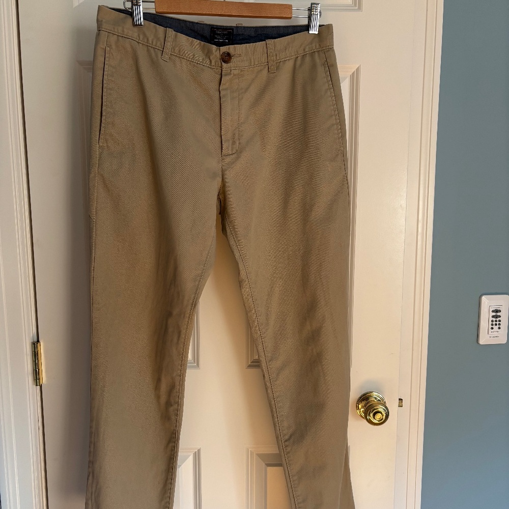 GapKhakis slim fit khakis